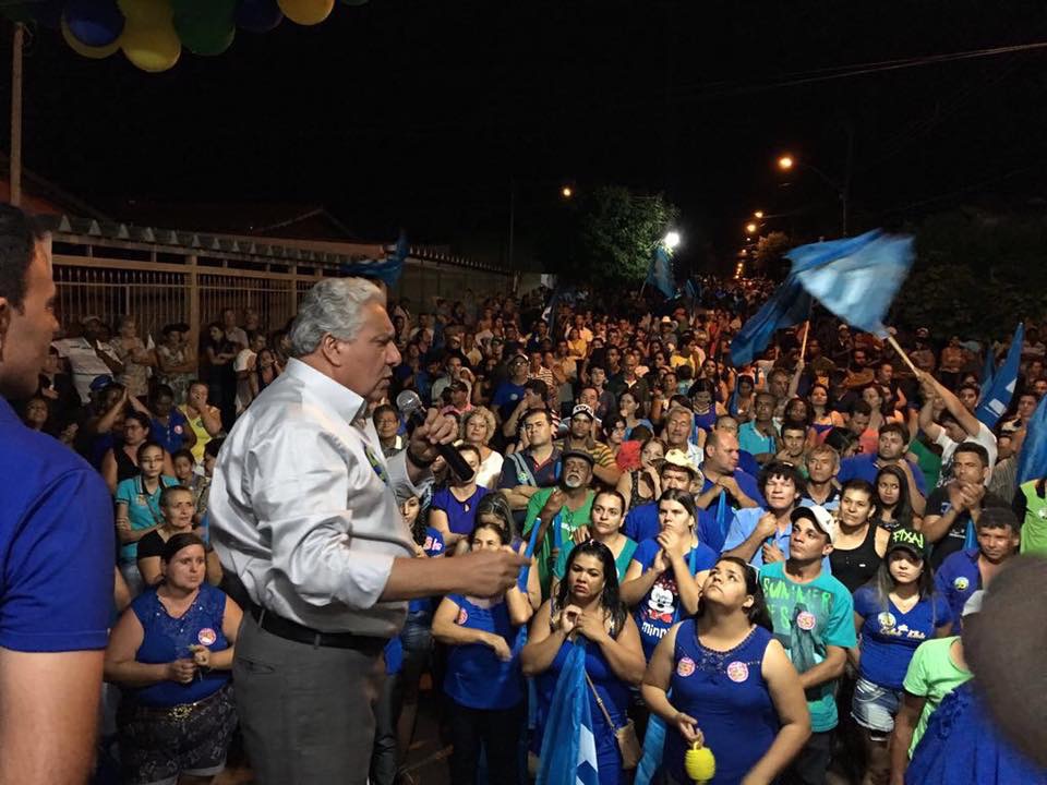 Vilmar Rocha em discurso durante a campanha