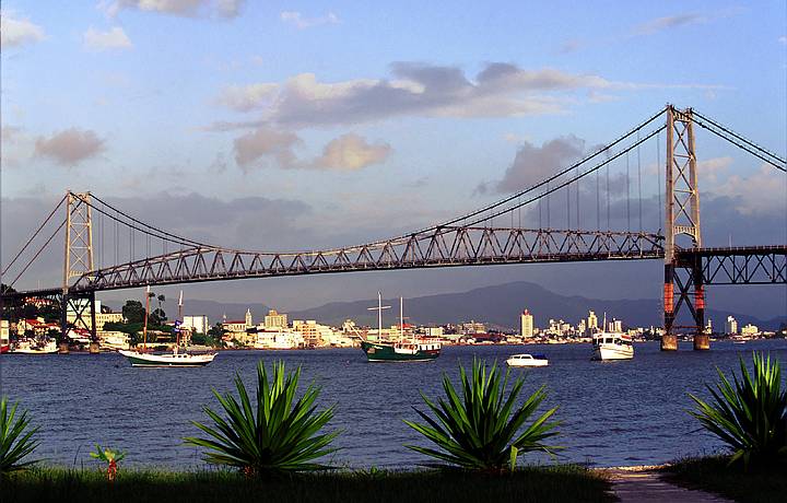 Ponte Hercílio Luz: principal ligação viária entre Florianópolis e o continente