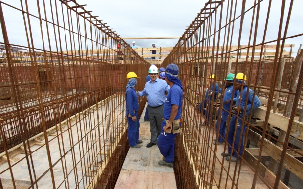Colombo visita a obra: Depois de pronta, vai ampliar a capacidade de tratamento de água em até 50%.