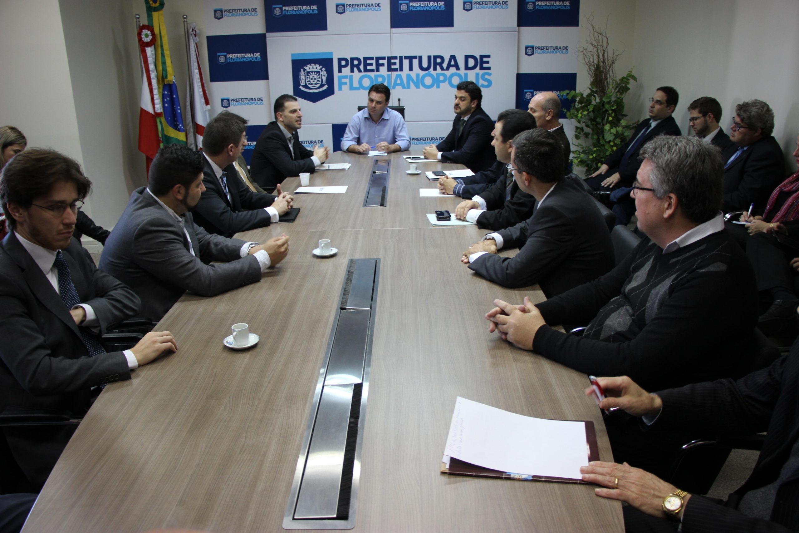 Foto - Prefeito e entidades I