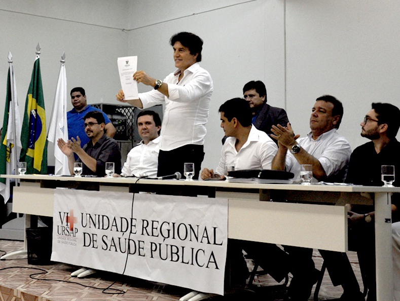 Robinson Faria assina ordem de serviço para retomada de obras do Sistema Adutor