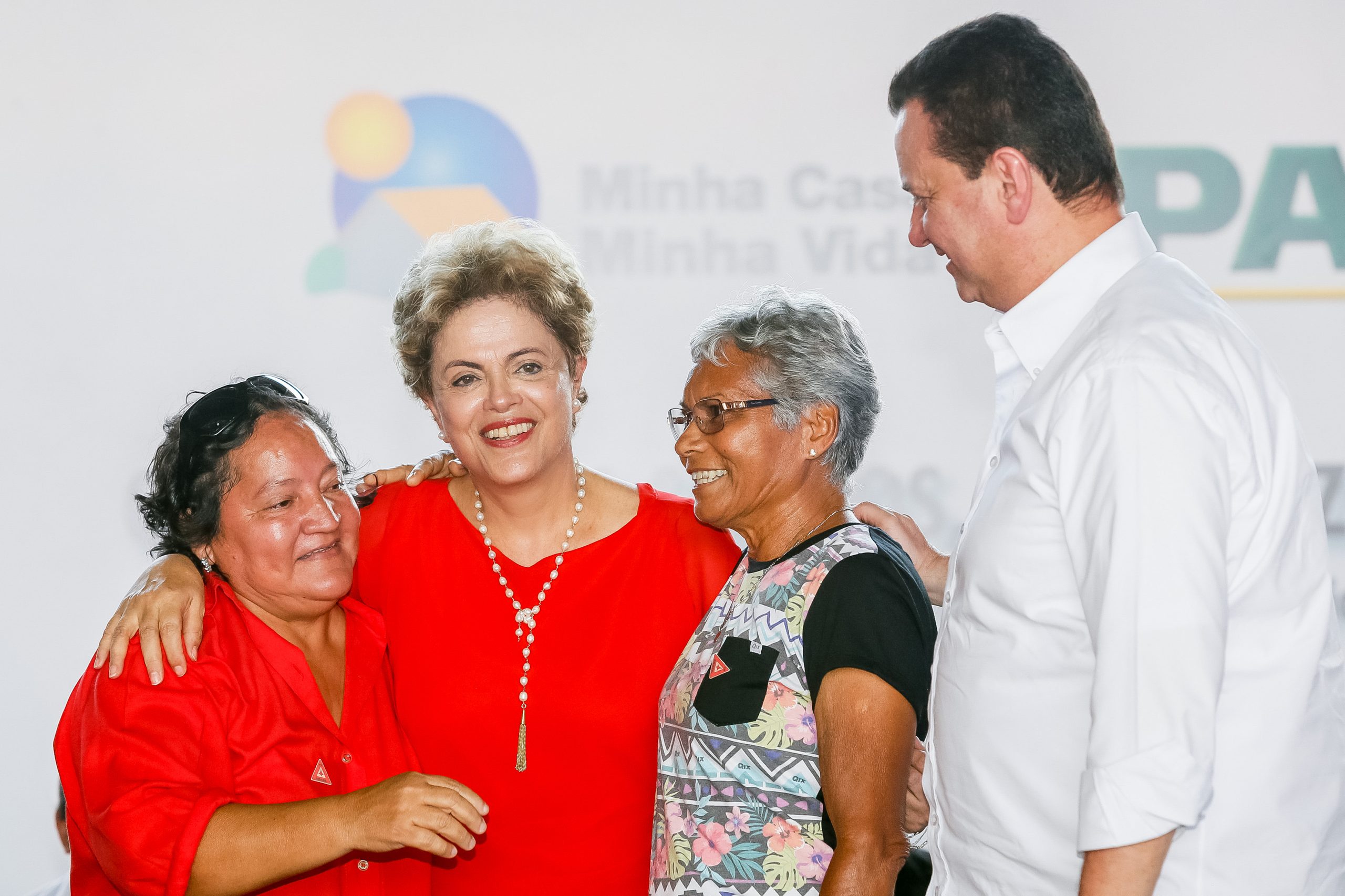 Dilma e Kassab durante entrega das chaves a Severina Balbino, uma das beneficiadas em Boa Vista (RR). Foto: Roberto Stuckert Filho/PR