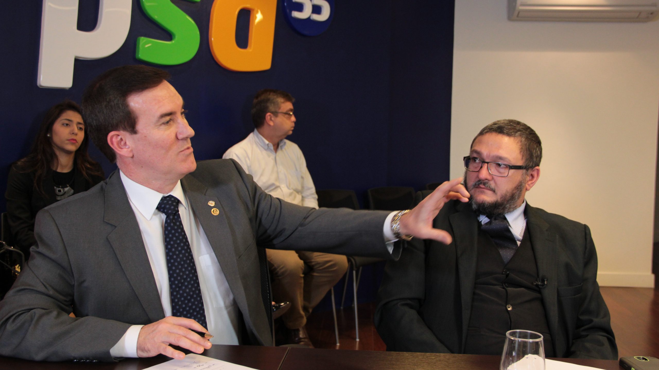 Coronel Camilo: "Para a polícia, é pior que exista mais armas nas mãos da população"