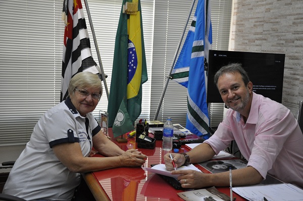 Secretária de Educação Vera Braga e o Prefeito Osvaldo Benetti.