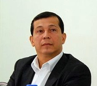 O prefeito Edson de Oliveira.