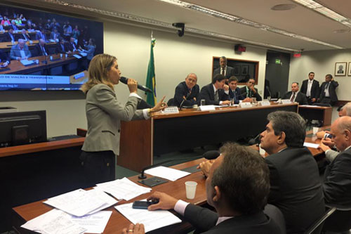 A prefeita Dárcy Vera durante audiência em Brasília