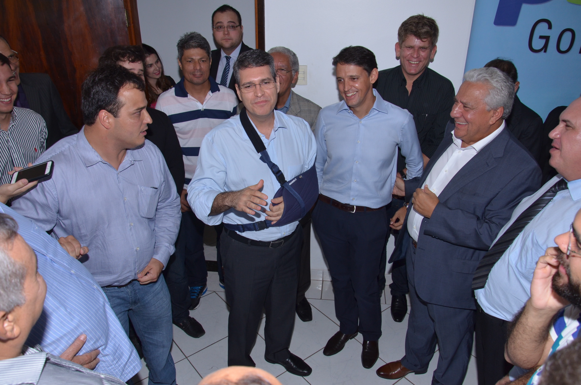 Em seu segundo mandato como deputado estadual, Francisco Júnior é formado em Direito, com especialização em relações internacionais e mestrado em planejamento urbano.