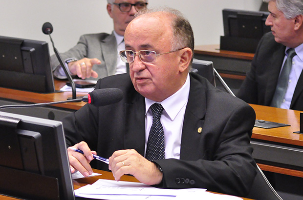 O deputado Júlio César.