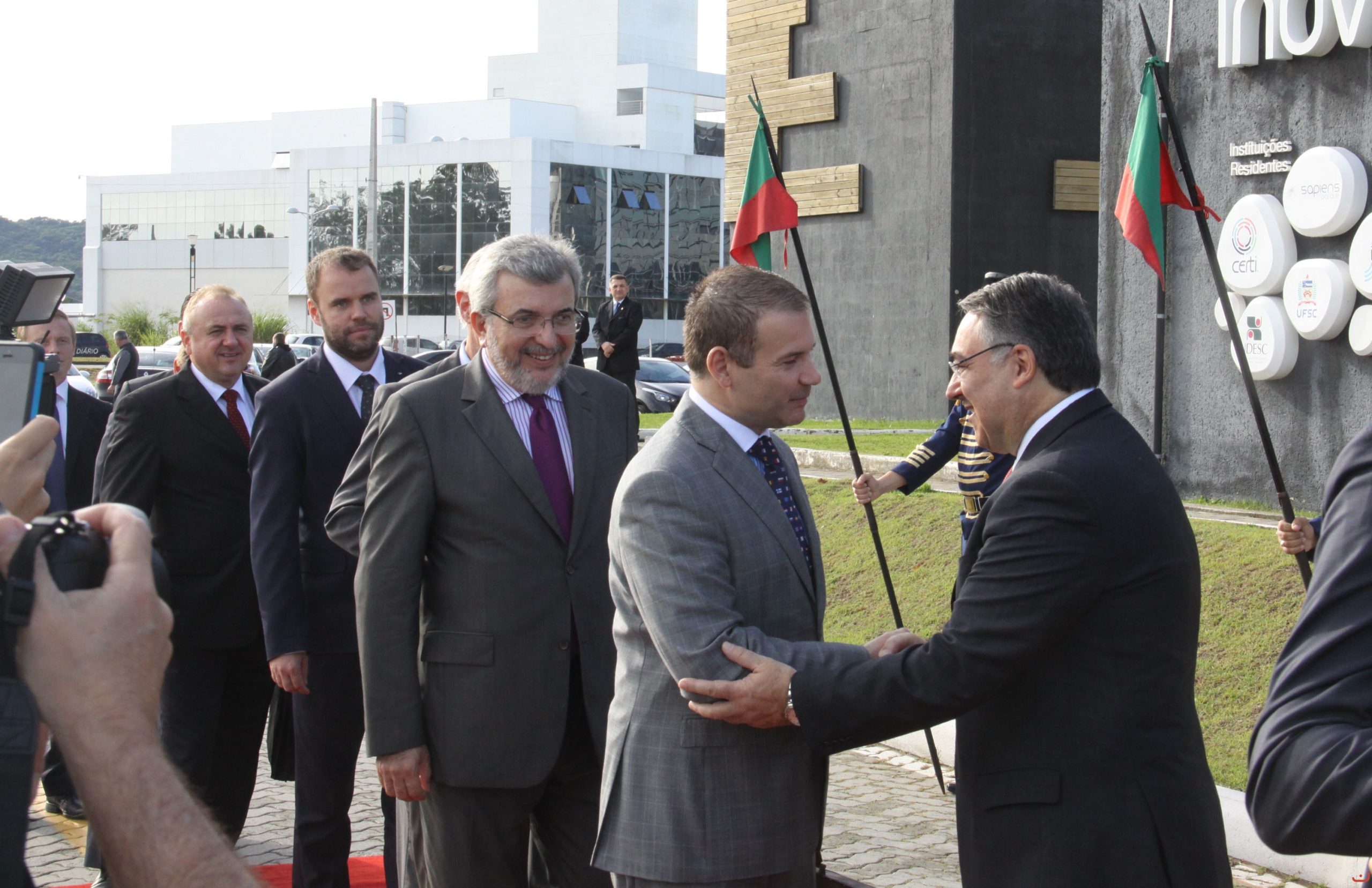 Ato em Florianópolis marcou a recepção de representantes diplomáticos de 18 países e do embaixador da União Europeia no Brasil.