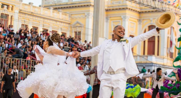 Criatividade e tradição estão presentes nas coreografias das quadrilhas que se apresentam no Arraial de BH