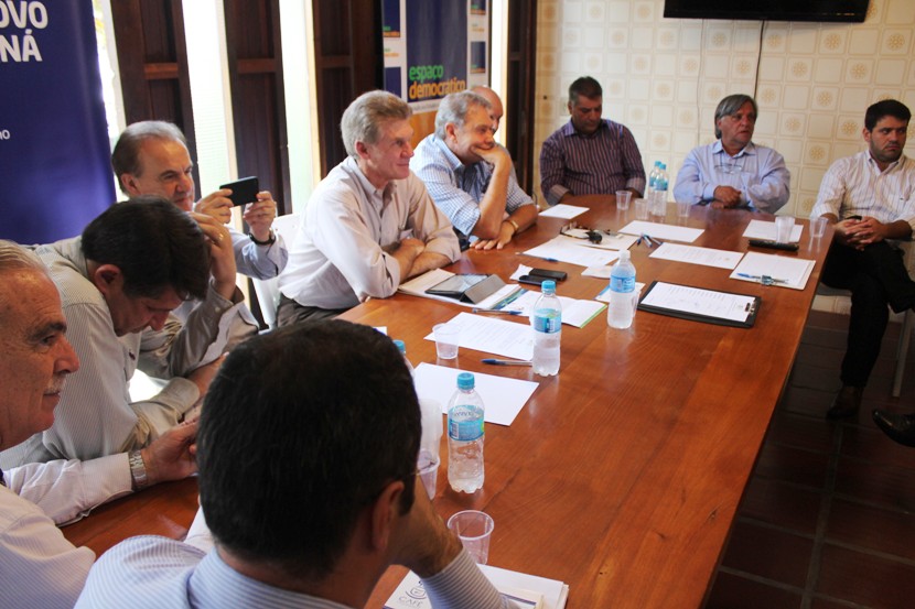 Evento teve a presença do líder Eduardo Sciarra, de prefeitos e vereadores. 
