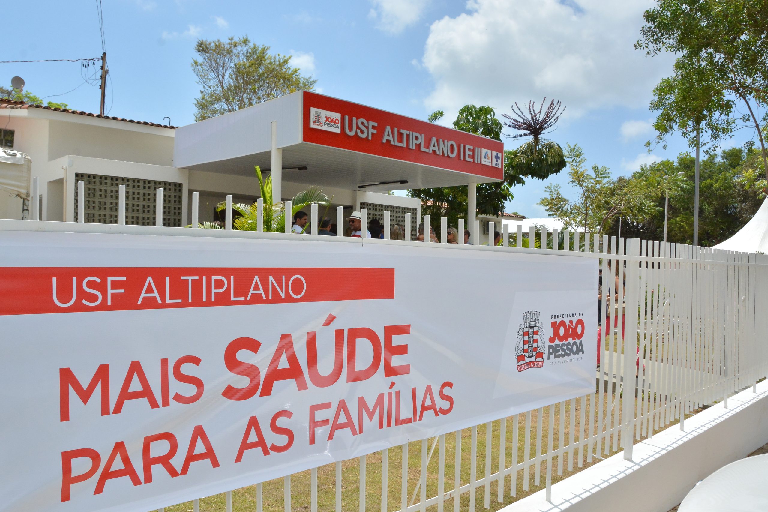 Com a ampliação, a USF passou de 344 m² para 421,9m² e agora conta com espaços para práticas coletivas e um posto de coleta. 